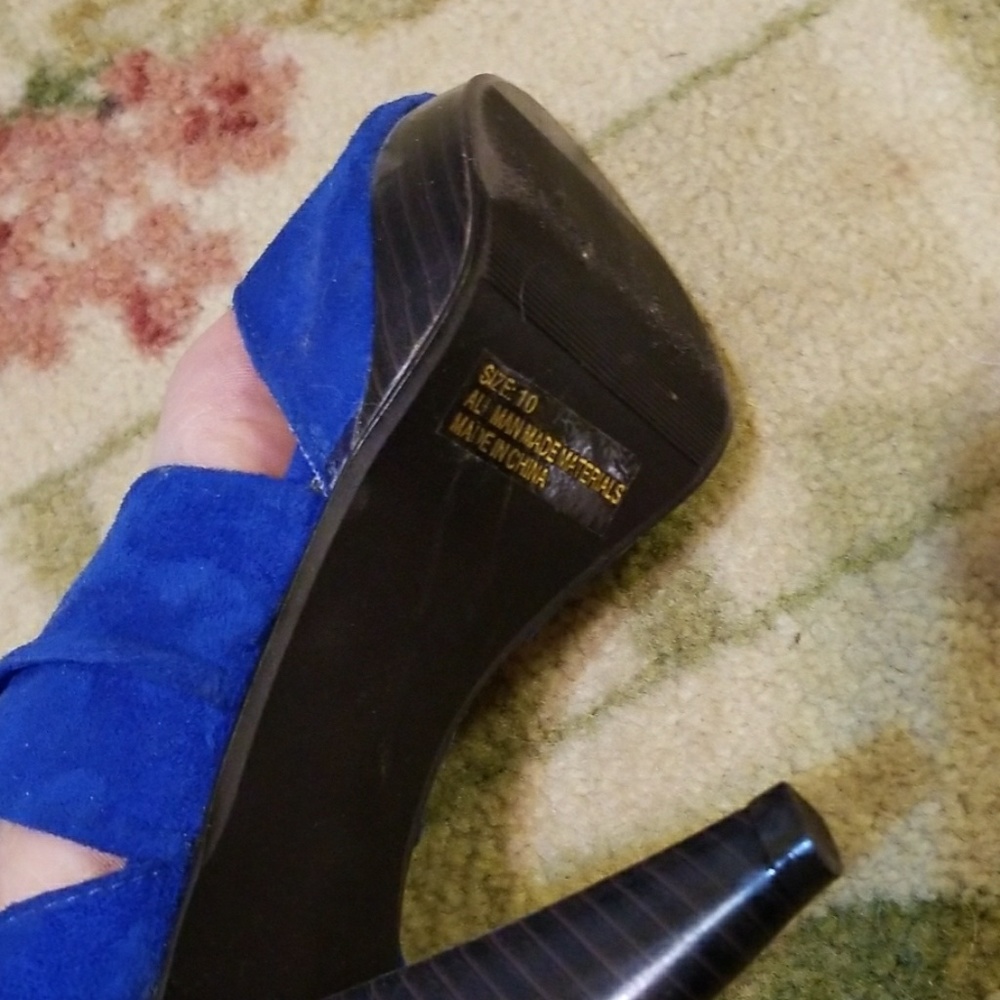 Shoes - Picture 4 of 6